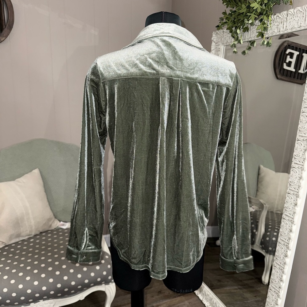Easel • Moss Green Velvet Button Down Shirt - Picture 6 of 9